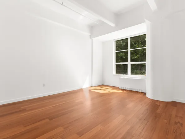 184 Kent Avenue image 1 of 5