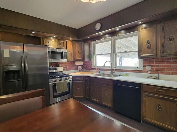 4th image of 1036 Alexander Cir
