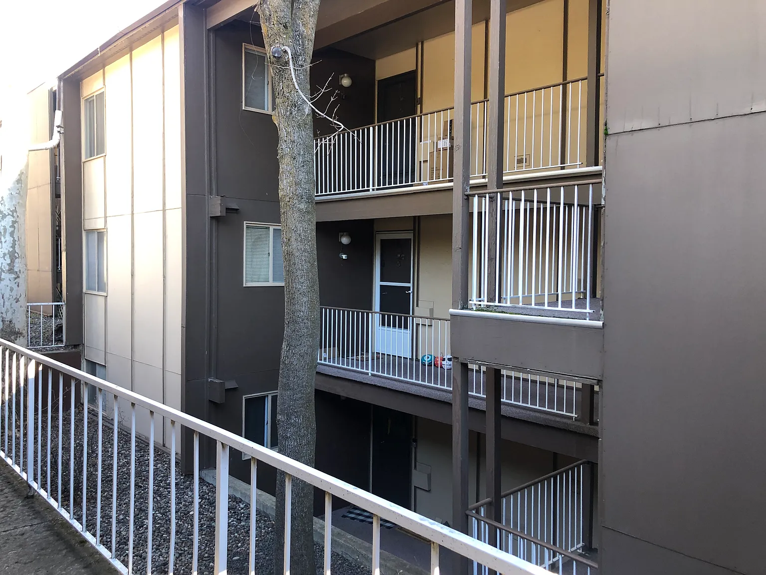 2 bed, 940 sqft, $1,418 — Photo 1