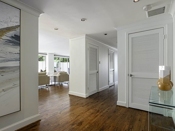4th image of 3601 Turtle Creek Blvd #T3