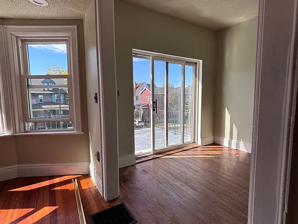 97 Harvard Pl #2
