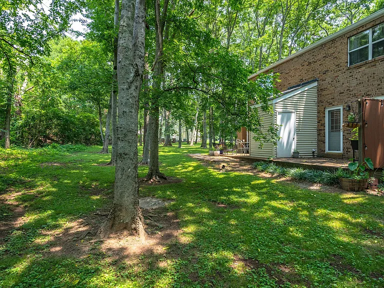 114 Brattlesboro Dr — Photo 33