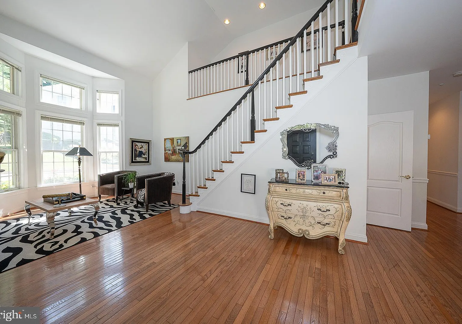 4 bed, 3.5 bath, 3867 sqft, $7,000 — Photo 3