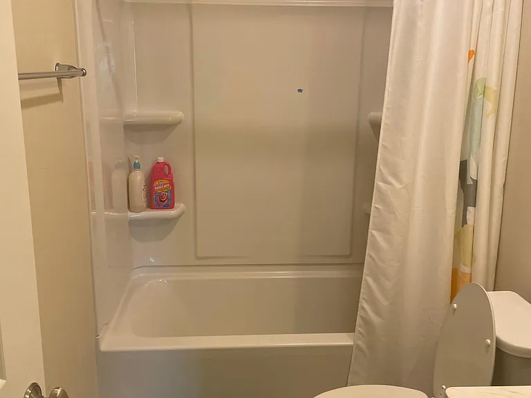 common bath 2nd floor