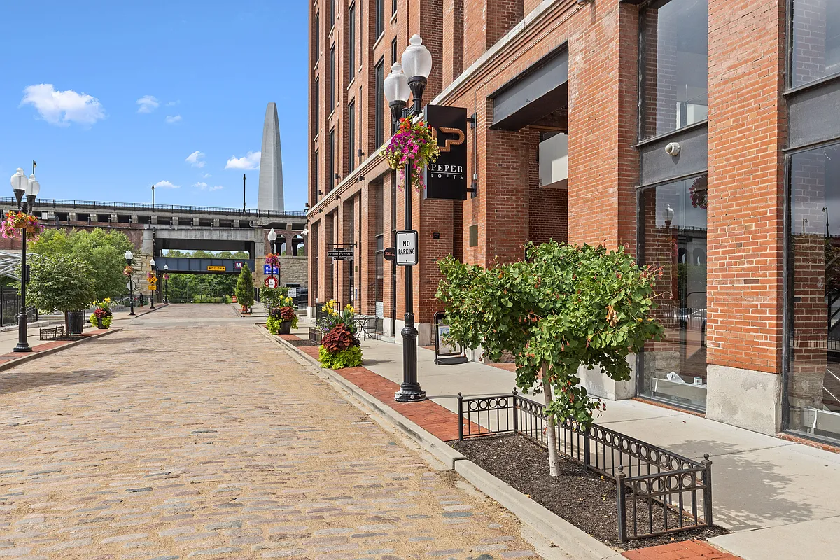 Photo 1 of 67 - Peper Lofts - Saint Louis, MO Primary Photo - Peper Lofts