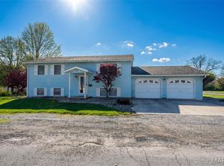 101 S Harris St, Staunton, IL 62088