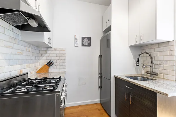 Sold by Compass | media 5