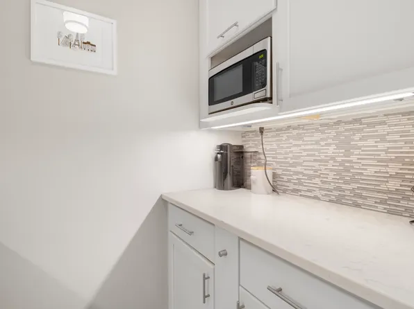 210 East 63rd Street image 12 of 15