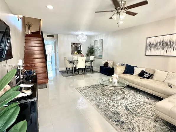 2831 Pierce St APT 205, Hollywood, FL 33020