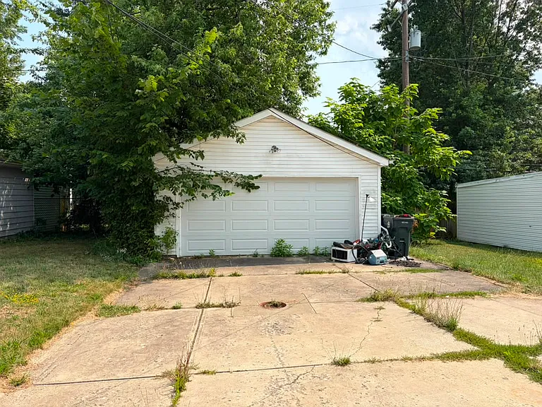 3398 Winsford Rd — Photo 2
