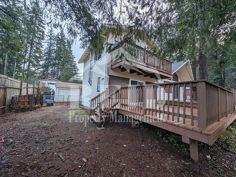 671 Creekside Dr — Photo 3