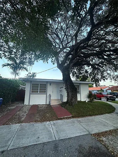 2745 SW 34th Ave Photo 1