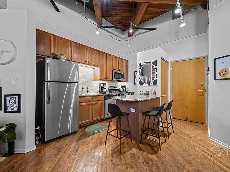 1500 W Monroe St #409 — Photo 4