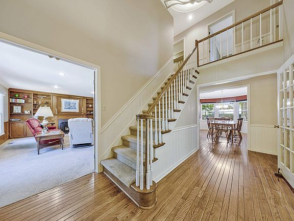 4th image of 409 Park Plaza Dr