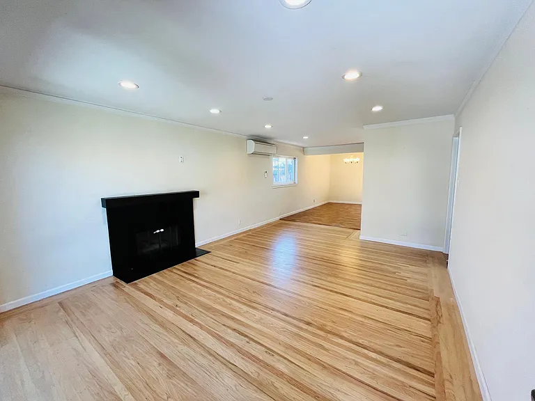 2356 Peachtree Ln — Photo 2