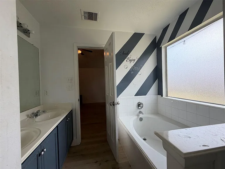 5915 Shining Leaf Ct — Photo 30