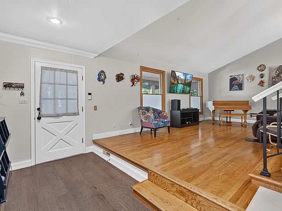 3rd image of 712 Pawnee Ln