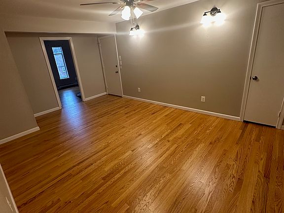 3rd image of 1622 Farmington Ave #1A