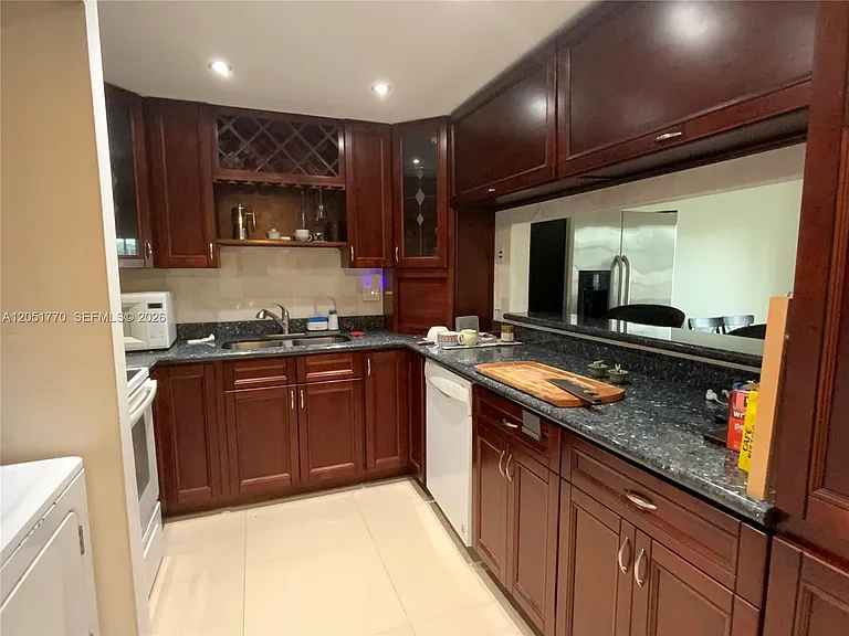 17100 SW 94AVE #503 — Photo 5