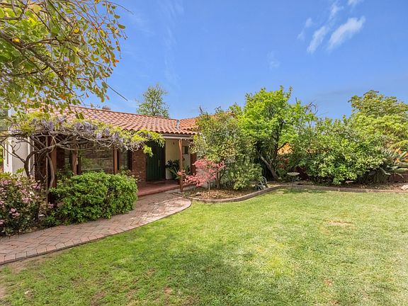 5th image of 104 E Mariposa St