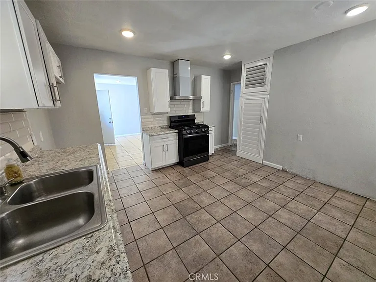 16466 Arrow Blvd #2 — Photo 6