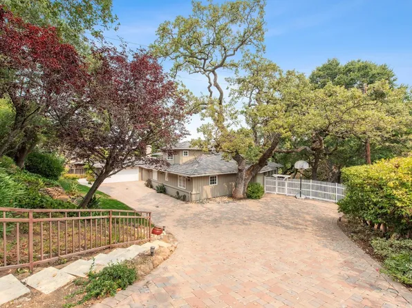 12200 Edgecliff Pl, Los Altos Hills, CA 94022