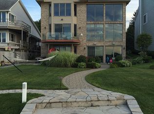 7780 Barnsbury Dr, West Bloomfield, MI 48324
