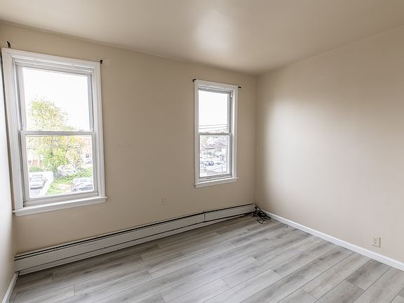 3rd image of 154 Taylor St