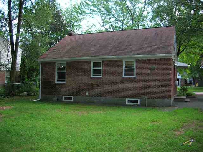 2nd image of 114 VAUGHN Drive