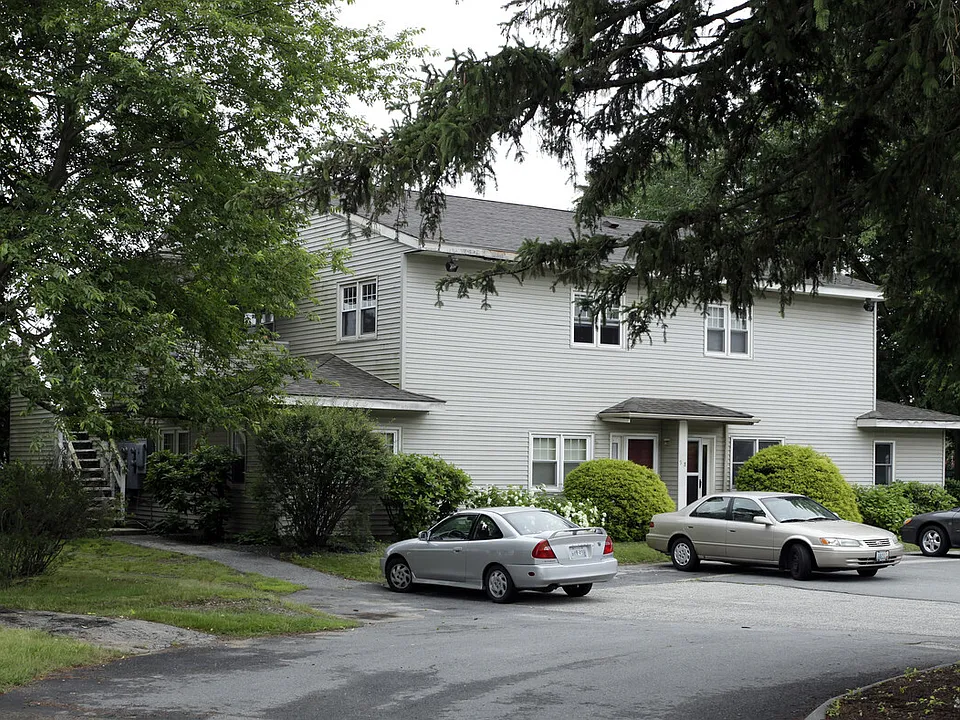 580 Pontiac Ave #15