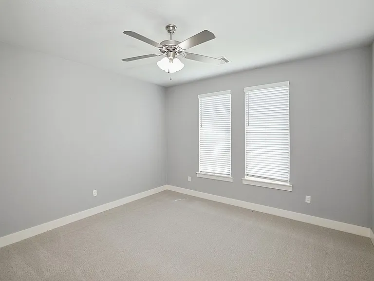 9240 Highland Springs Dr — Photo 24