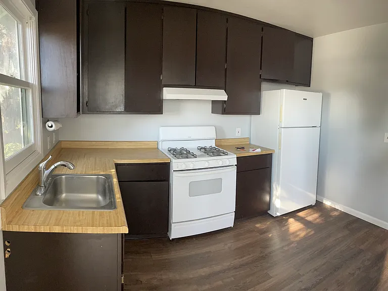 1040 Napa St — Photo 6