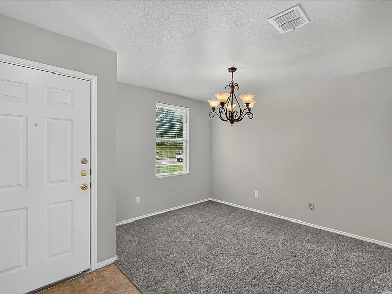 2805 Cameron Way — Photo 3