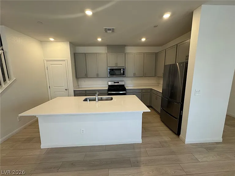 2821 Alcobaca St — Photo 4