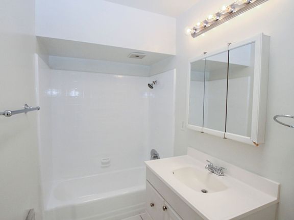 4th image of 12231 Moorpark St APT 5