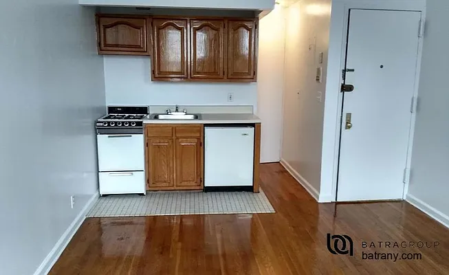 Rented by Batra Group Inc | media 17