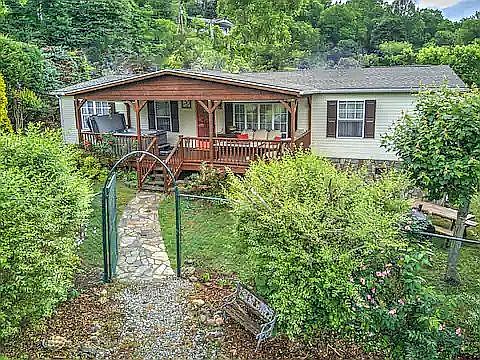 3rd image of 60 Hyson Ln