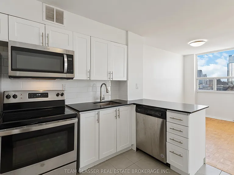 396 Queens Ave #502 — Photo 11
