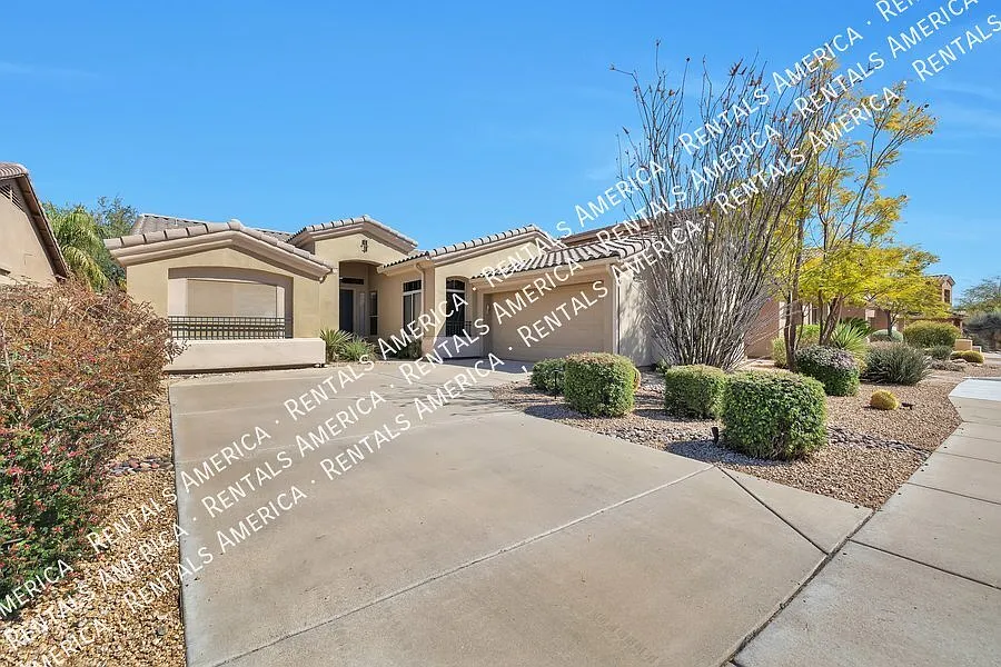 Beautiful one story home in Pinnacle Reserve with a pool! — Photo 2