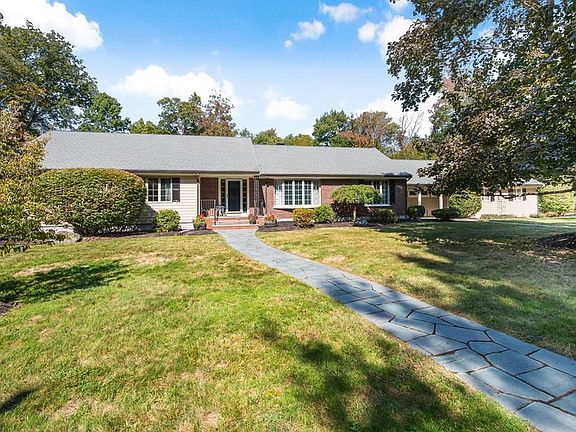 2nd image of 40 Parkwood Dr