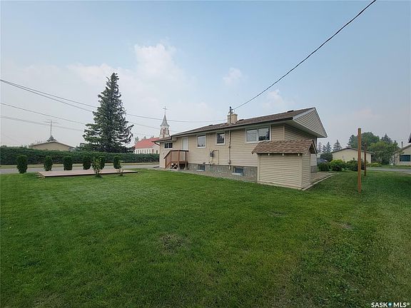 3rd image of 313 Strange St