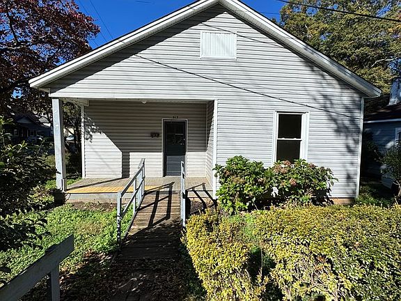 4th image of 912 Jackson St