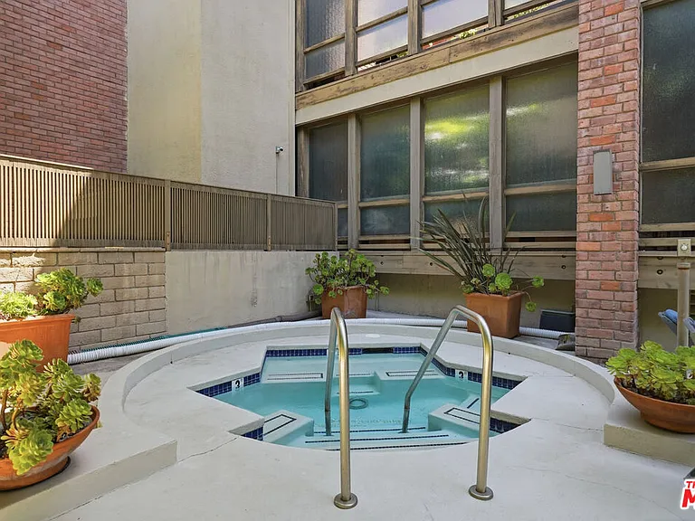 141 S Linden Dr #206 — Photo 18