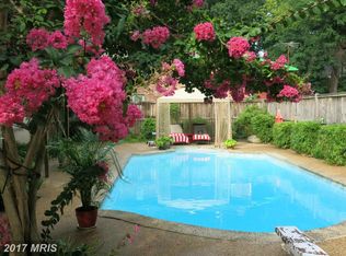 6817 Haycock Rd, Falls Church, VA 22043