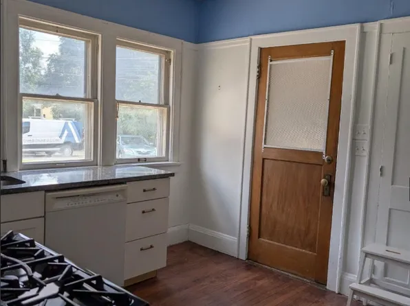 5321 W Wisconsin Ave, Milwaukee, WI 53208