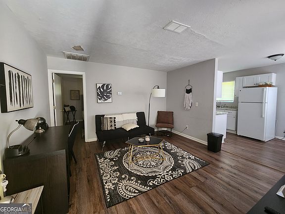 3rd image of 917 Oakview Ave #D