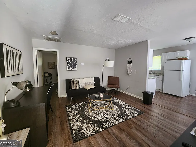 917 Oakview Ave #D — Photo 3
