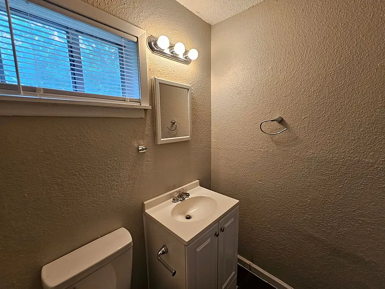 6365 Hollis Ave — Photo 10