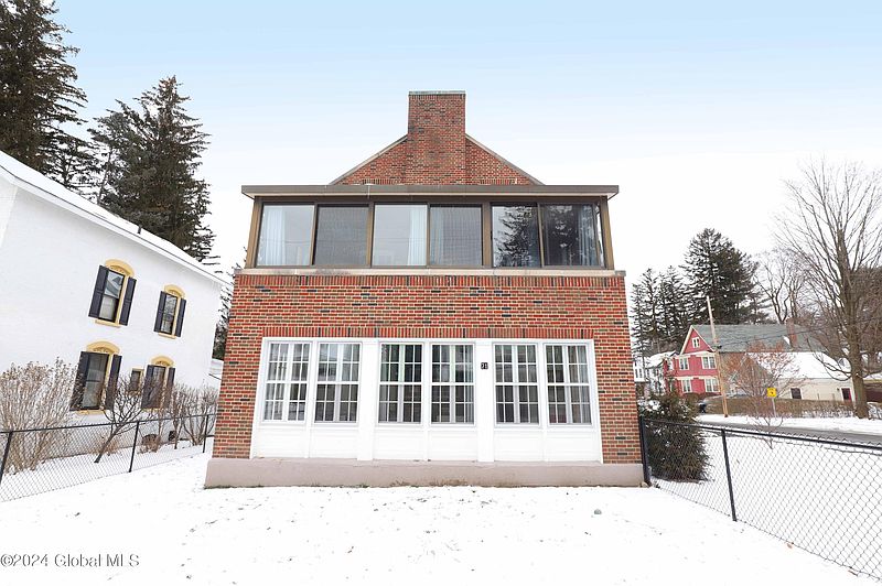 4th image of 71 Pinewoods Avenue