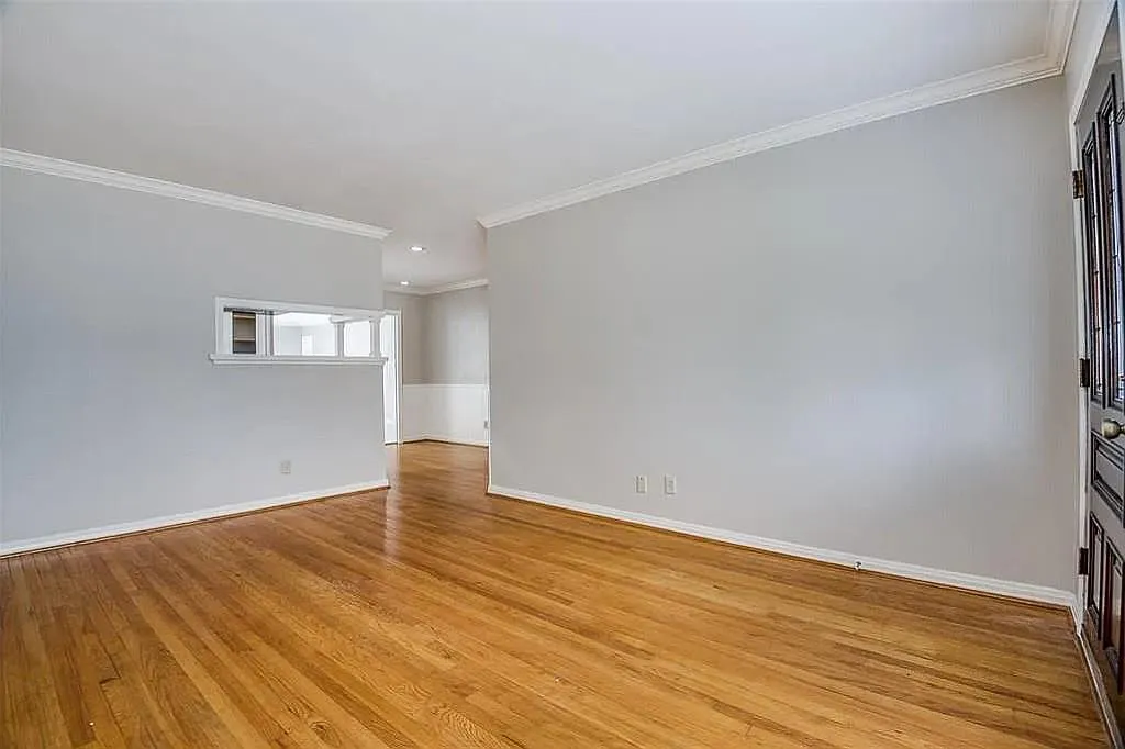 3 bed, 2.0 bath, 1929 sqft, $2,600 — Photo 4